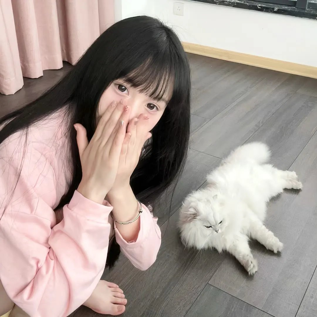 腰间持枪